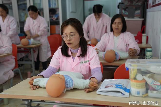 保洁月嫂班核心知识点分享：新生儿常见的生理现象打喷嚏和打嗝安博体育官网(图2)