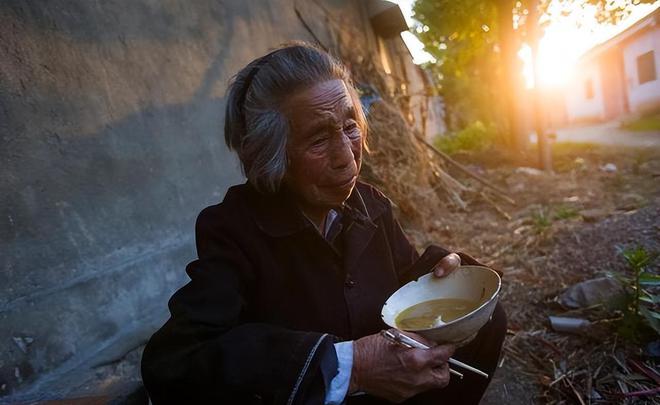 月嫂前夫寄来一箱梨我转手丢给保洁保安博体育官网洁打开一看急忙退还(图15)