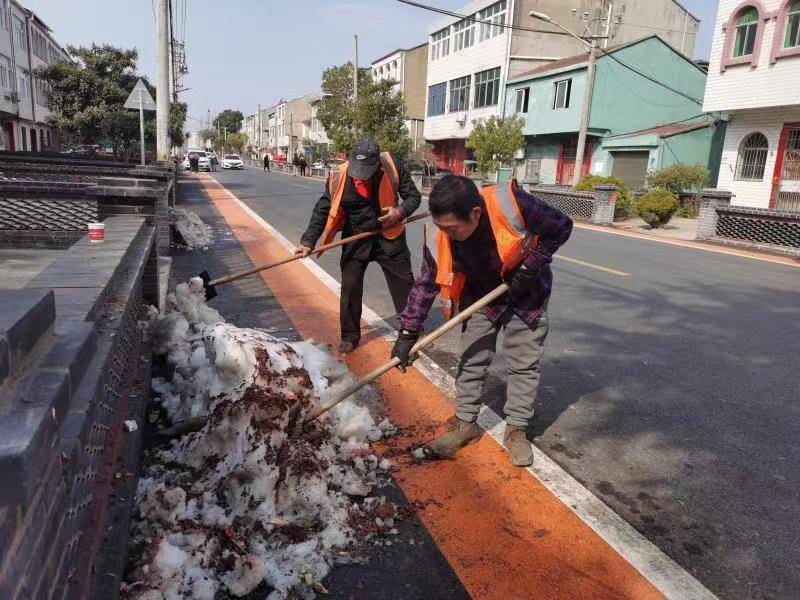 安博体育月嫂春节我在岗：云梦养护工人坚守岗位 公路保洁不停歇(图4)