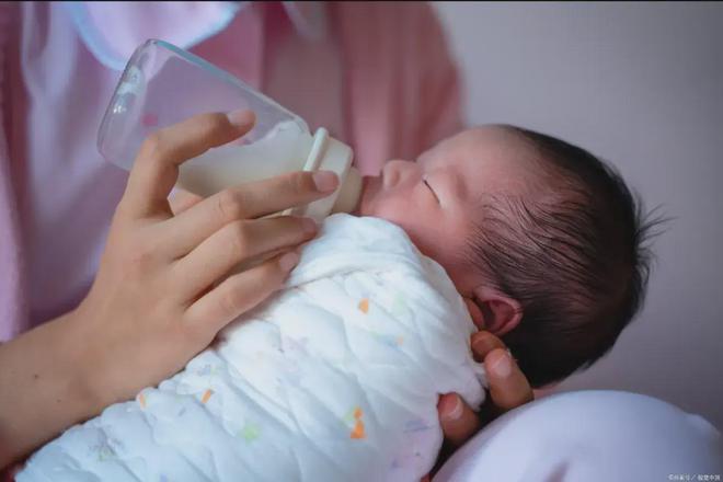 安博体育app下载保洁愤怒！月嫂利用宝妈上厕所时间强行给婴儿灌奶婴儿才9天！(图19)